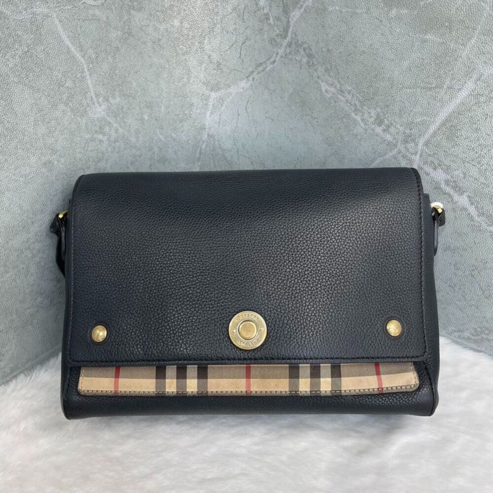 Burberry Women Pre-Loved Bag Very Good Condition